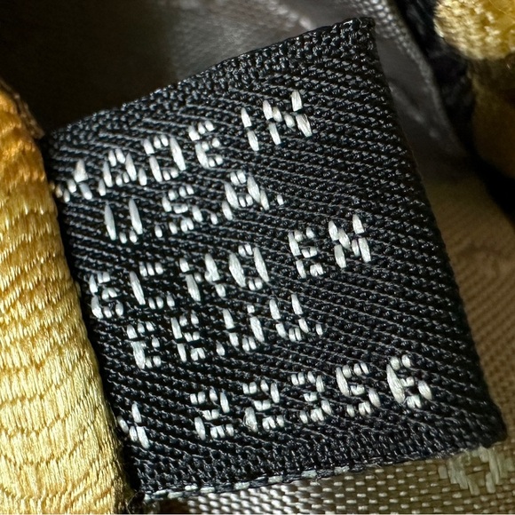 Elegant Yellow and‎ Black Men's Tie Made in USA 100% imported silk - Picture 5 of 7